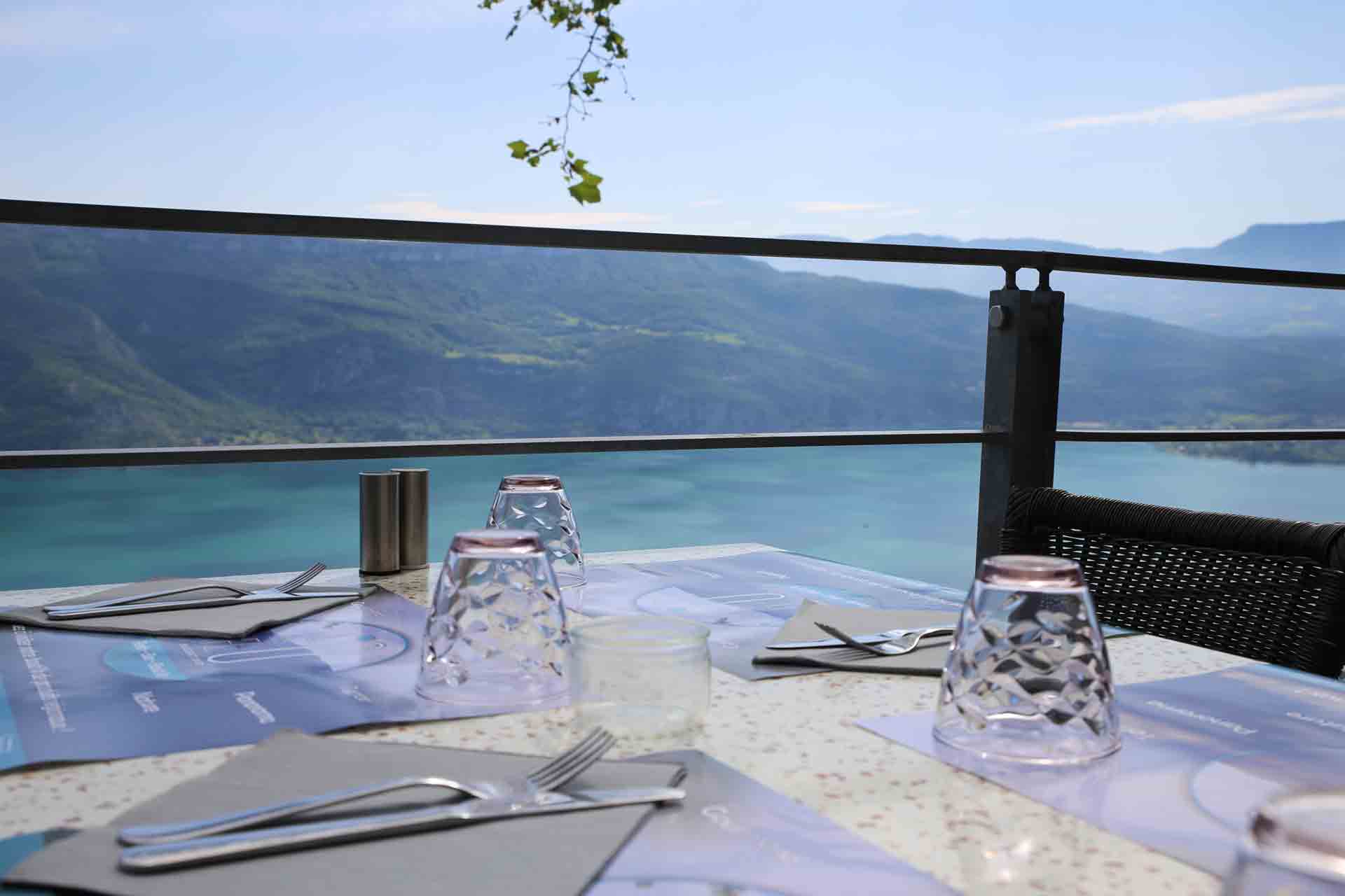 lac-du-bourget-belvedere-ontex-table-resto-resto-en-hauteur-terrasse